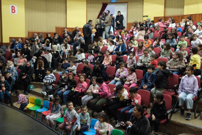 Yıldırım’da çocuklar tiyatroya akın etti