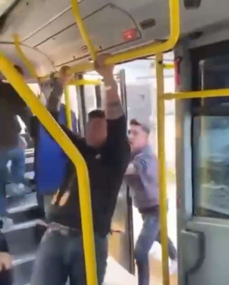 Bursa’da satırlı kavga! Korku dolu anlar yaşandı-Bursa Hayat-2