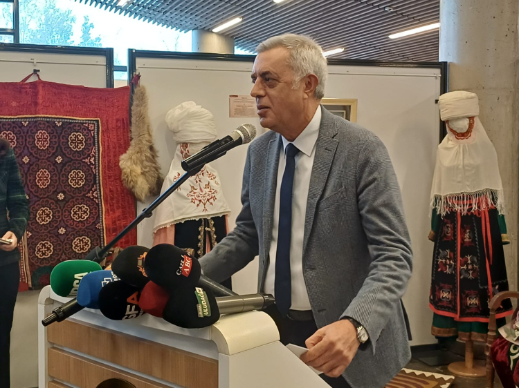 Evrensel edebiyat Bursa'da buluştu! ‘Cengiz Aytmatov Günleri’ kapılarını açtı -Bursa Hayat-4