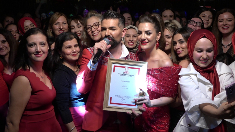 Bursa’da matineye patent sürprizi! “Heralde” kelimesi hediye edildi-Bursa Hayat-2