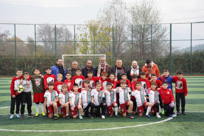 Kazıklıspor ile Orhankara İlkokulu dostluk maçı berabere bitti