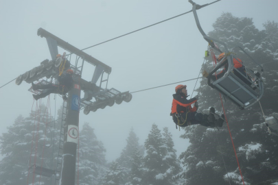 Bursa Uludağ’da kar yağışı altında kurtarma tatbikatı