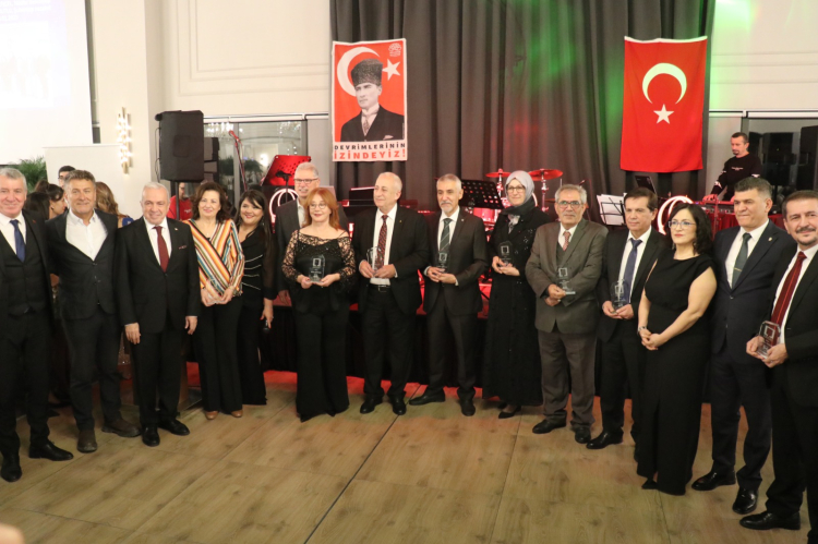 Bursa’da Geleneksel Mimarlar Balosu yoğun katılımla gerçekleşti - Bursa Hayat Gazetesi-2