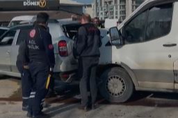 Bursa İzmir Yolu’nda kaza! Minibüs cipe çarptı