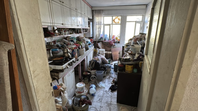 Mahalleli şikayet etti: Evden 10 kamyon çöp çıkarıldı!-Bursa Hayat Gazetesi-3