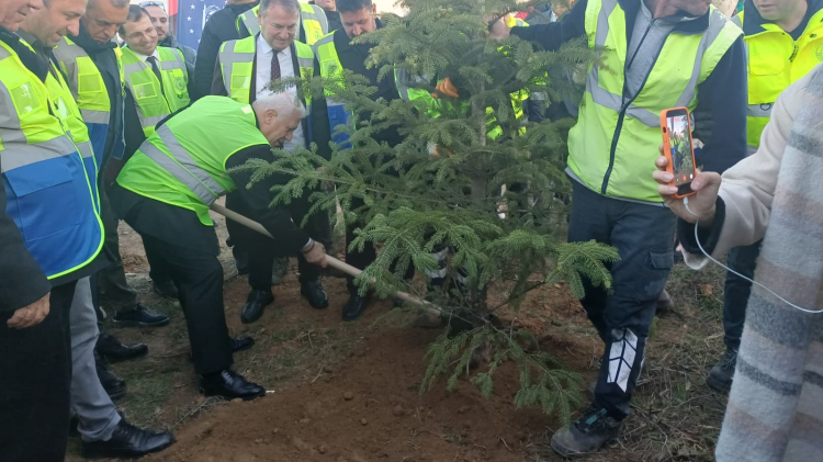 Bursa Büyükşehir Belediyesi’nden örnek adım! 15.028 fidan toprakla buluştu-Bursa Hayat-2