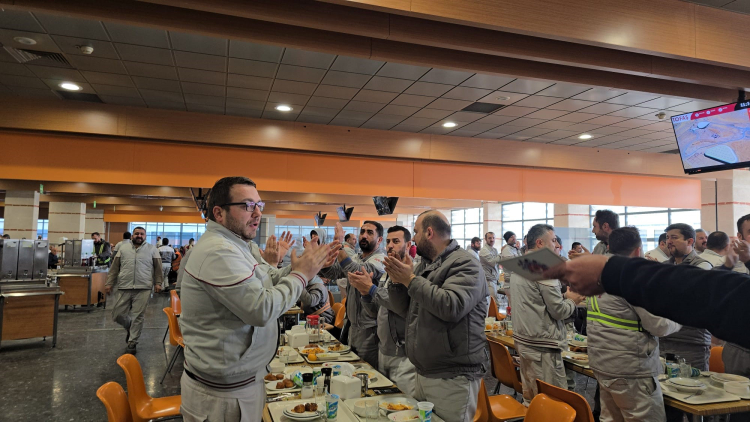 TOFAŞ fabrikasında sözleşme krizi: İşçiler yemekhanelerde eylem yaptı-Bursa Hayat Gazetesi-2