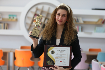 Bursa’da eğitim veren Filiz öğretmene ödül yağdı!