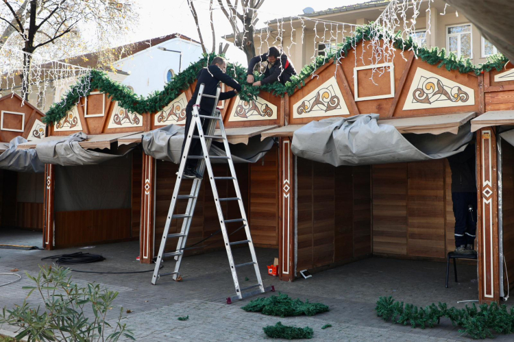 Mudanya’da hazırlıklar tamamlandı! Mütareke Meydanı'nda yeni yıl coşkusu - Bursa Hayat Gazetesi-2