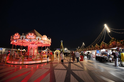 Osmangazi Meydanı’nda ışıltılı gece: Yeni yıl festivali başladı