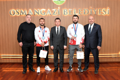 Başkan Erkan Aydın Türkiye'yi gururlandıran Şayık kardeşleri ağırladı