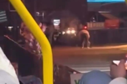 Bursa’da gençler tekme tokat birbirine girdi