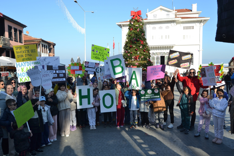 Bursa’da H.O.B.A. Projesi kapsamında öğrenciler ve aileler yürüyüşte buluştu-Bursa Hayat-3