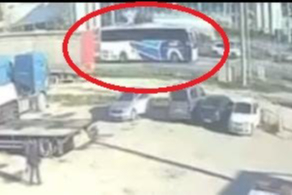 Bursa'da feci kaza! Otomobili metrelerce sürükledi