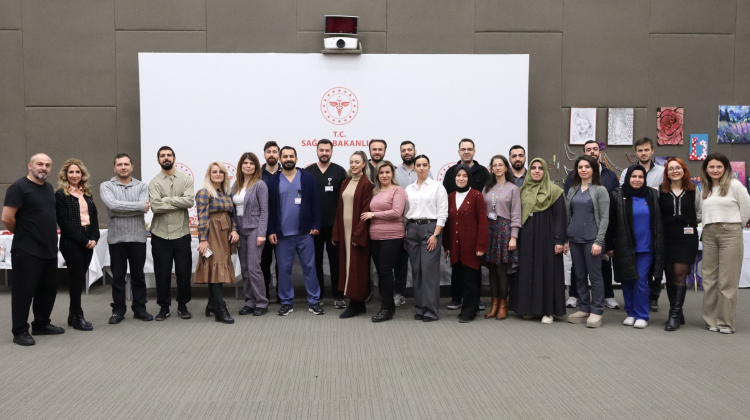 Bursa Şehir Hastanesi’nde ruh sağlığına sanat dokunuşu - Bursa Hayat Gazetesi-3