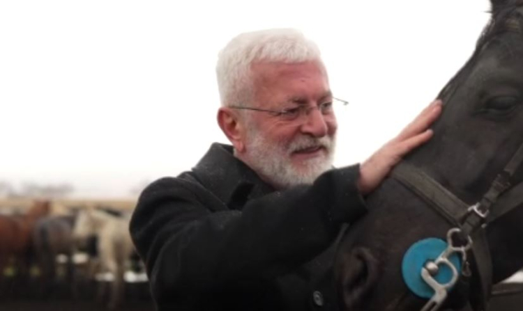 Onur Akın’a klip setinde nazar değdi: Atın çarpması kamerada!-Bursa Hayat Gazetesi-3