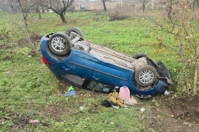 Bursa’da yağış kazayı getirdi: Otomobil tarlaya uçtu