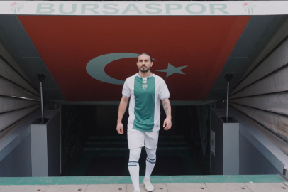 Bursaspor ara transferde ilk hamlesini yaptı: Halil Akbunar yeşil-beyaz formayı giydi