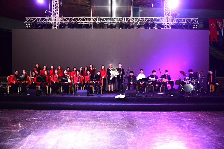 Osmangazi'de unutulmaz gece! ‘Yeni Yıla Merhaba’ konserine yoğun ilgi -Bursa Hayat-2