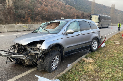 Amasya’da Trafik Kazası: Lastiği patlayan araç takla attı, 3 kişi yaralandı!
