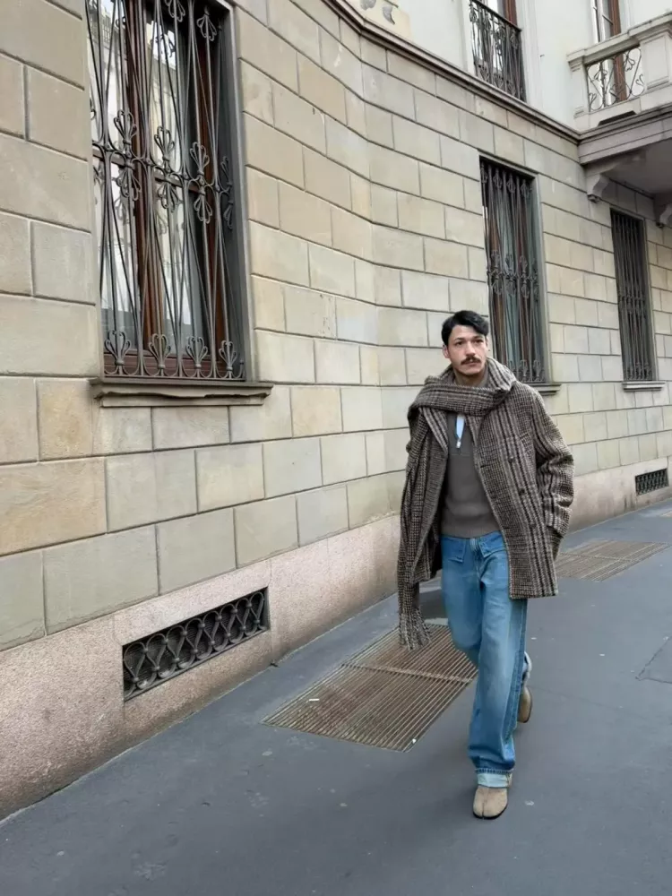 Kubilay Aka Milano tatilinde: Toynak tarzı ayakkabısı dikkat çekti!-Bursa Hayat-2