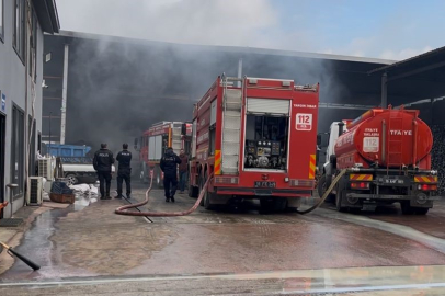 Bursa Nilüfer'de geri dönüşüm fabrikasında çıkan yangın korkuttu