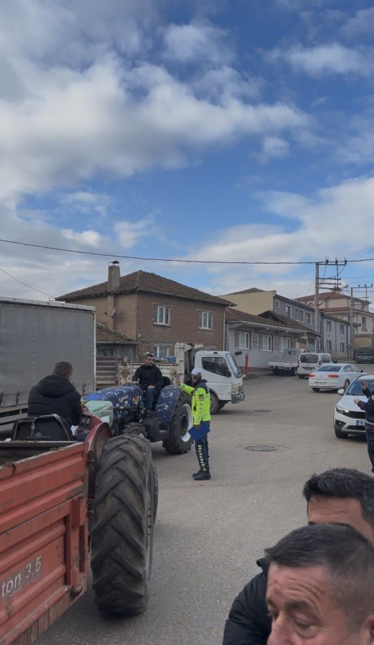 Bursa’da yıkım çalışmaları durdu: İmar krizi traktör barikatıyla gündemde!-Bursa Hayat-2