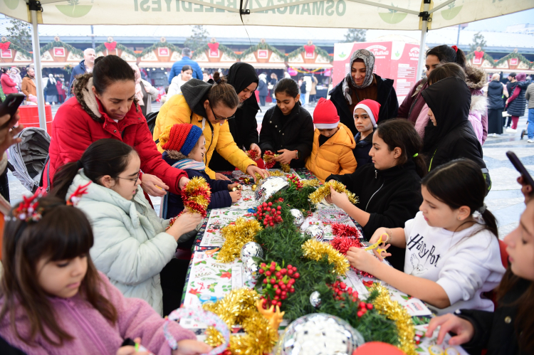 Osmangazi Meydanı'nda yılbaşı festival alanı Bursalıları büyülüyor - Bursa Hayat Gazetesi-2