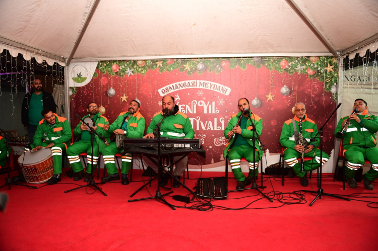 Osmangazi Meydanı'nda yılbaşı festival alanı Bursalıları büyülüyor - Bursa Hayat Gazetesi-3