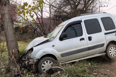 Bursa'da kontrolden çıkan araç ağaca çarptı!