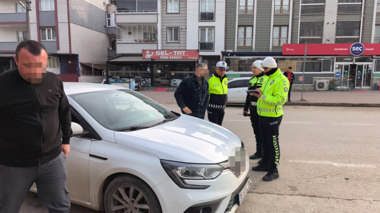 İnegöl’de korsan taksi denetimi: Cezadan kaçamadılar!-Bursa Hayat Gazetesi-2