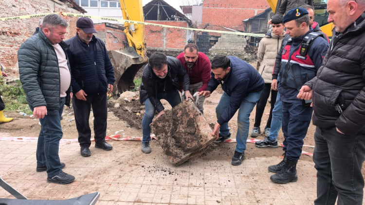 Bursa’da arkeolojik keşif: İş makinesinin paletine tarihi mezar takıldı-Bursa Hayat Gazetesi-3