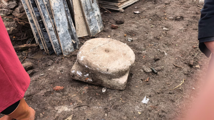 Bursa’da arkeolojik keşif: İş makinesinin paletine tarihi mezar takıldı-Bursa Hayat Gazetesi-2