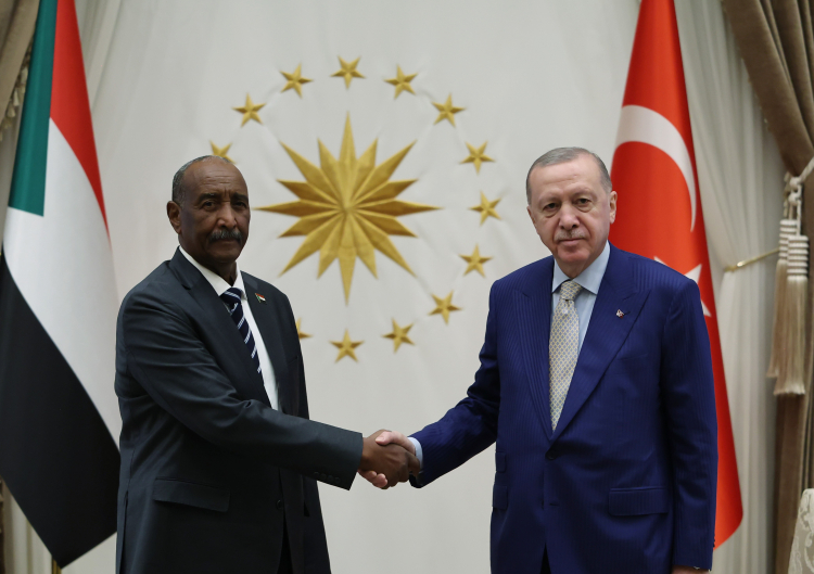 Erdoğan, Sudan Lideri el Burhan’ı karşıladı: İkili görüşmeler başladı-Bursa Hayat-3