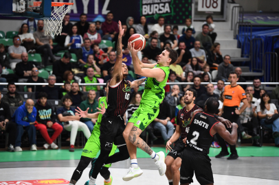 TOFAŞ-Bahçeşehir Koleji maçı: 2025’in son mücadelesi!