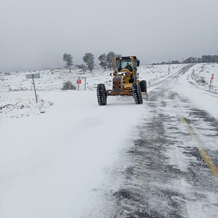 Bursa’da ekipler teyakkuzda! 10 ilçe ve 51 mahallede karla mücadele başladı -Bursa Hayat-3