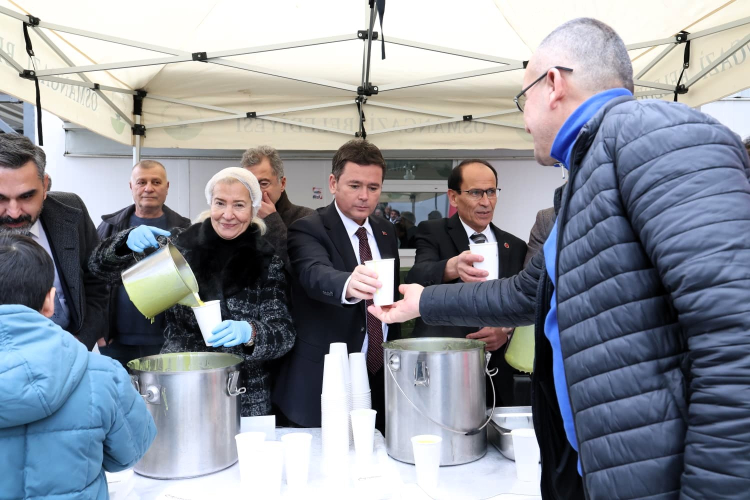 Başkan Erkan Aydın’a Yenikent Mahallesi’nde sıcak karşılama - Bursa Hayat Gazetesi-2