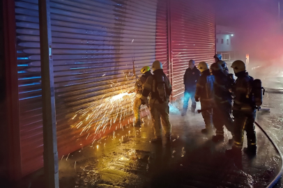 Bursa’da iş yerinde başlayan yangın çevre işletmelere sıçradı