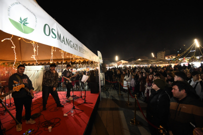 Osmangazi Yeni Yıl Festivali'nde Çizik Grubu şarkılarıyla coşturdu