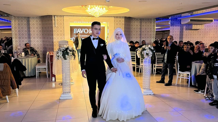 Beni 'Yalnız Bırakmayın' dedi, Bursa düğüne akın etti!-Bursa Hayat Gazetesi-3