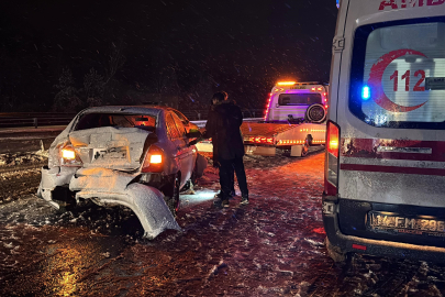 Bolu TEM’de kar yağışı zincirleme kazaya yol açtı: 7 araç birbirine girdi, 2 yaralı!