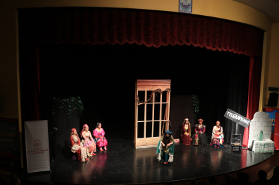 Bursa’da ‘Parlayan Küçük Yıldızlar’ Projesi: Minik oyunculardan büyük gösteri!