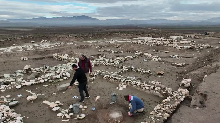 Oluz Höyük’ün karanlık sırrı! İnsan başlı boncuklar ve bebek mezarları… -Bursa Hayat-2