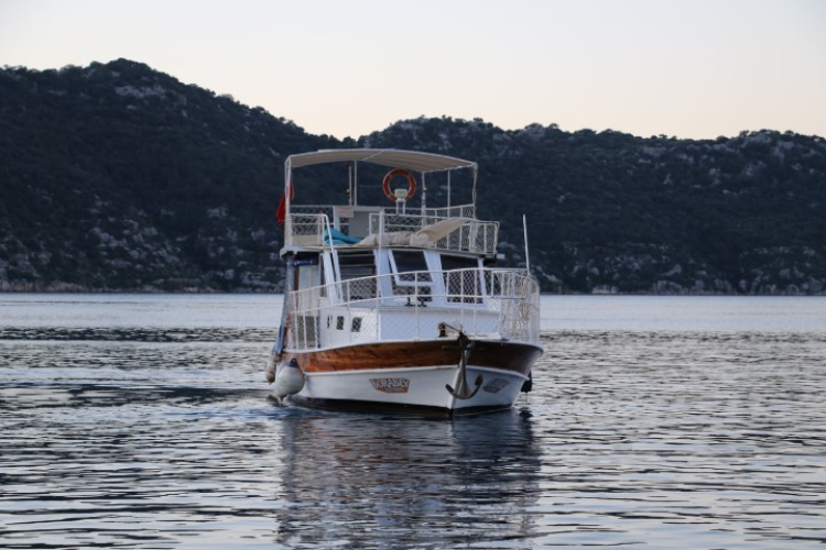 Kaleköy’de eğitime umut yolculuğu: 8 yıldır denizden okula gidiyor!-Bursa Hayat Gazetesi-4