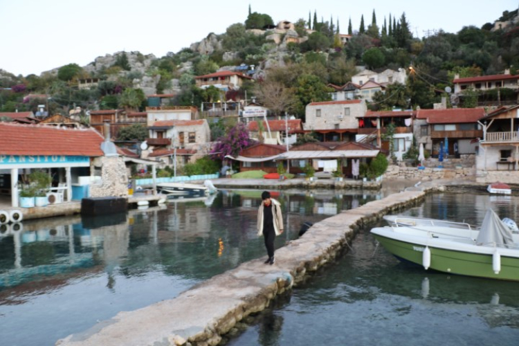 Kaleköy’de eğitime umut yolculuğu: 8 yıldır denizden okula gidiyor!-Bursa Hayat Gazetesi-3