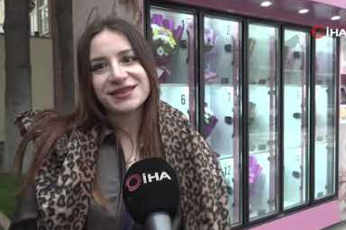 Eskişehir’de ilginç uygulama! Çiçek otomatı dikkat çekiyor