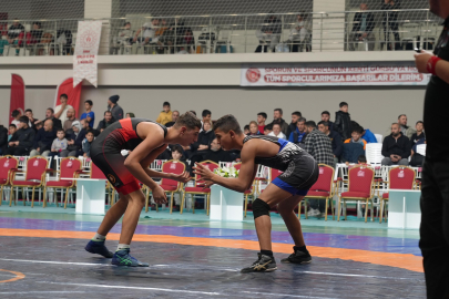 Gürsu’da Şehit Cüneyt Yıldız U-15 Güreş Turnuvası coşkuyla gerçekleşti