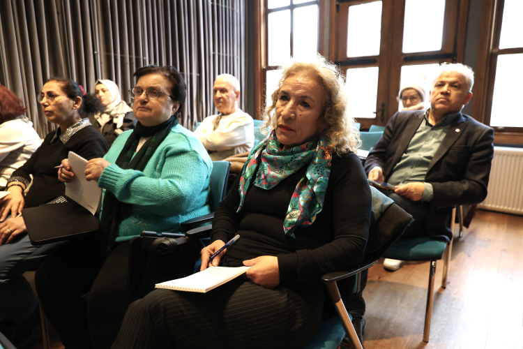 Osmangazi’de şiir atölyesi kursiyerleri geleceğin şairleri olmaya hazırlanıyor - Bursa Hayat Gazetesi-3