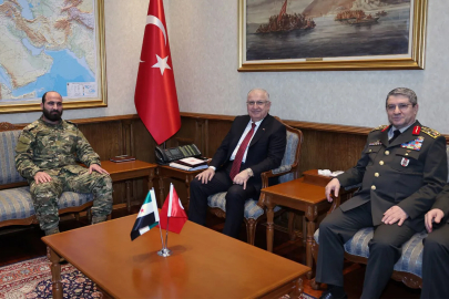 Ankara’da kritik görüşme: Bayraktaroğlu ve Ali Na’san askeri törenle buluştu!