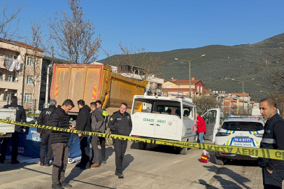 Bursa'da kamyonun altında kalan bisikletli olay yerinde can verdi